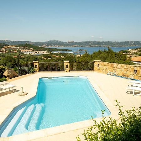 Villa Baja Sardinia Con Piscina E Vista ภายนอก รูปภาพ