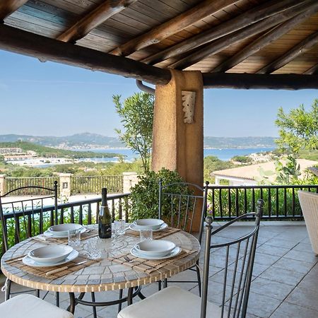 Villa Baja Sardinia Con Piscina E Vista ภายนอก รูปภาพ