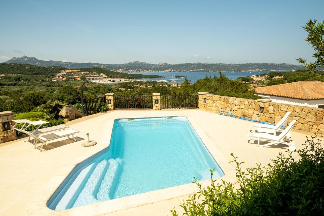 Villa Baja Sardinia Con Piscina E Vista ภายนอก รูปภาพ