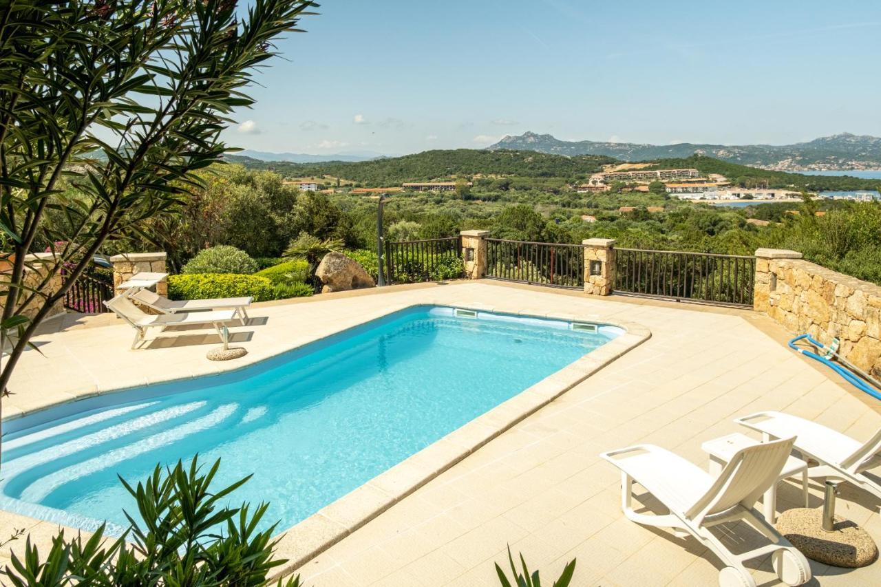 Villa Baja Sardinia Con Piscina E Vista ภายนอก รูปภาพ