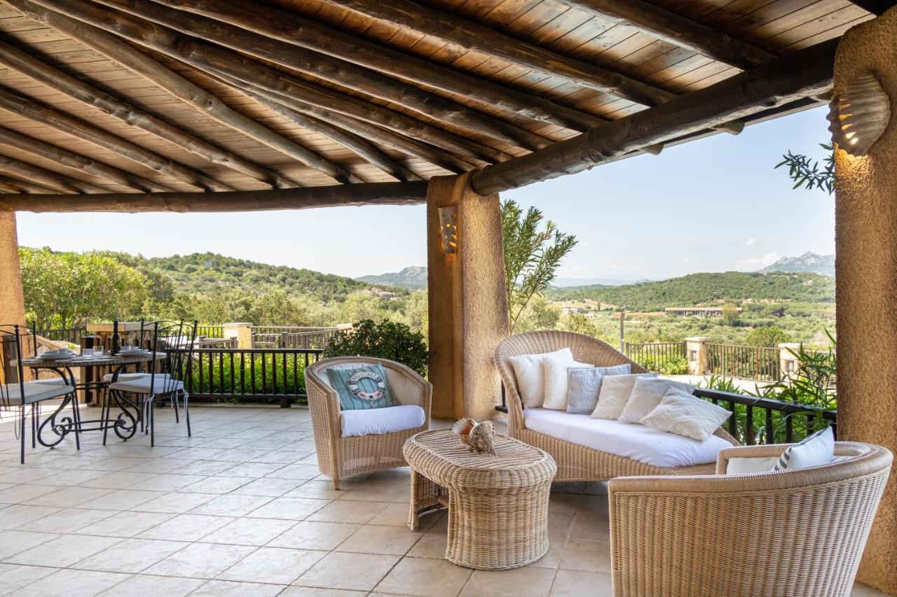 Villa Baja Sardinia Con Piscina E Vista ภายนอก รูปภาพ