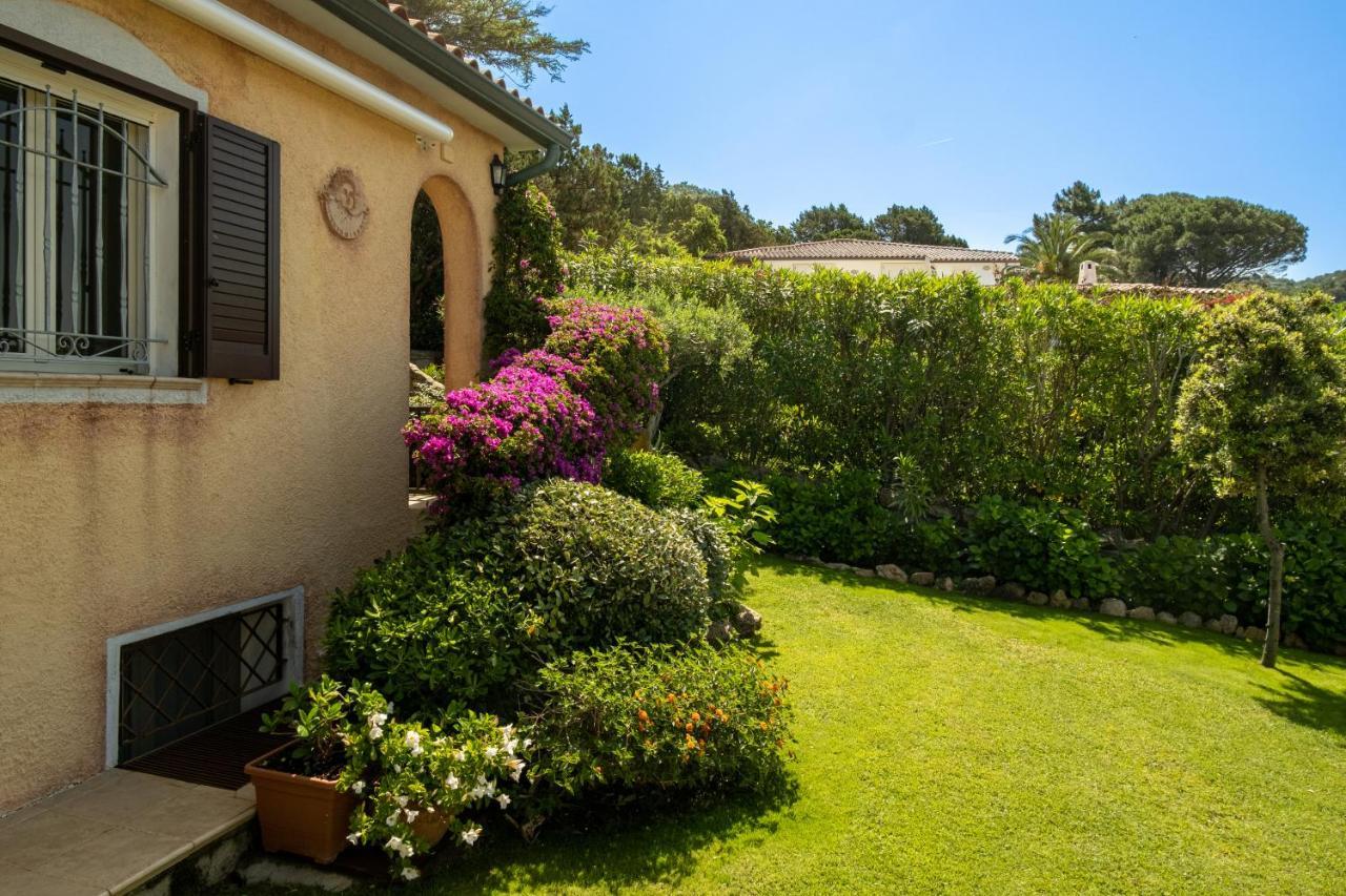 Villa Baja Sardinia Con Piscina E Vista ภายนอก รูปภาพ