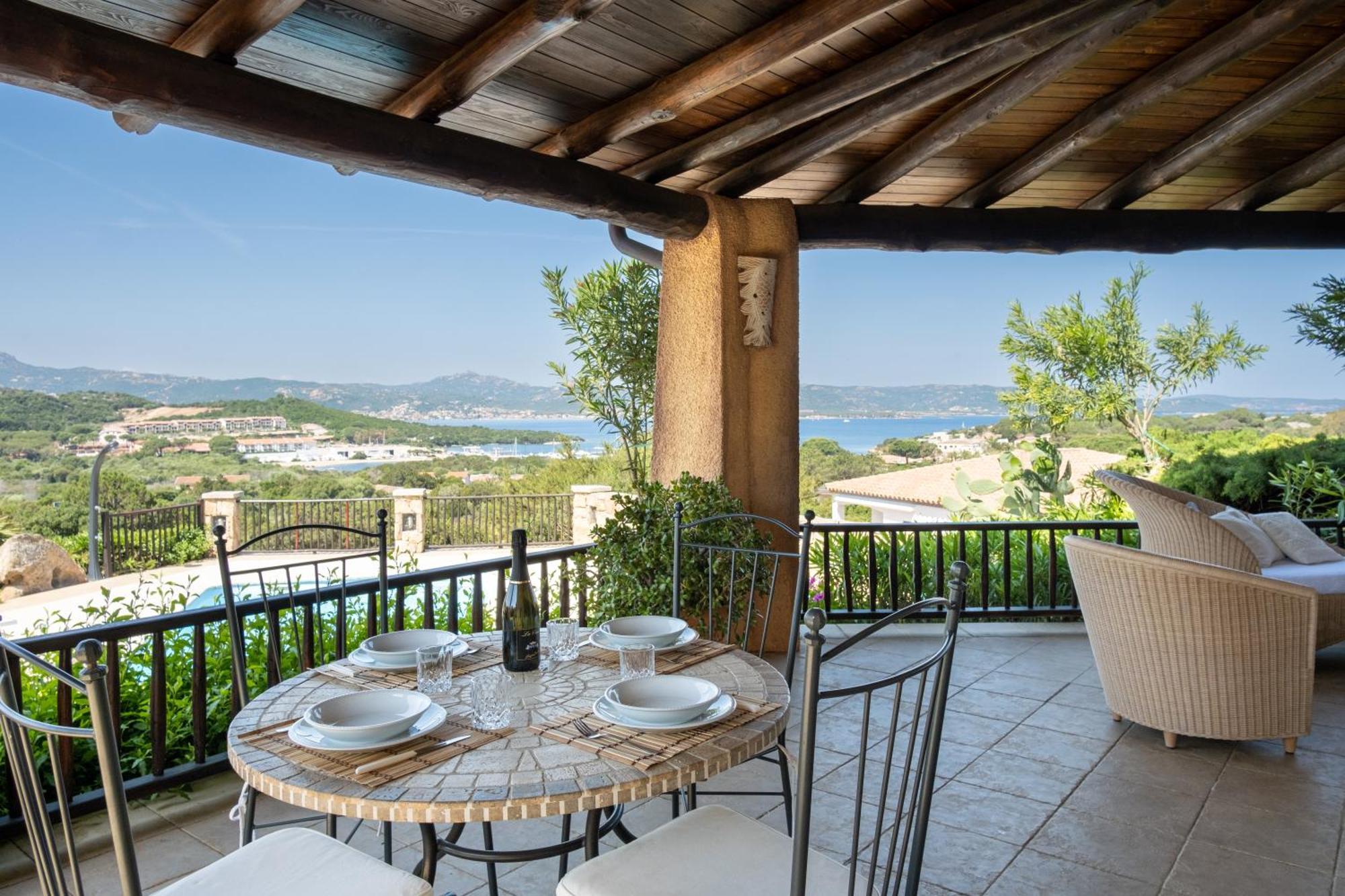 Villa Baja Sardinia Con Piscina E Vista ภายนอก รูปภาพ