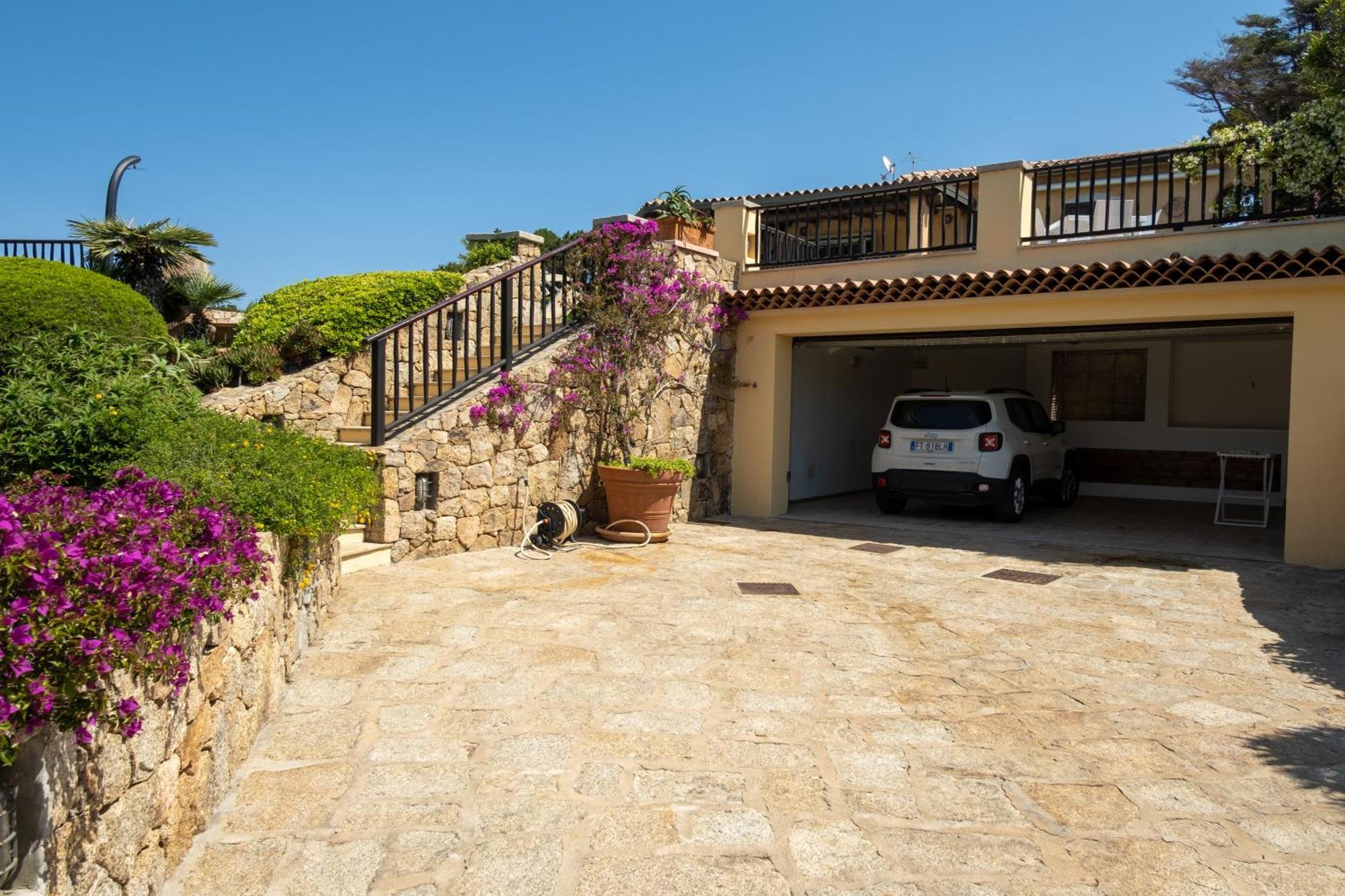 Villa Baja Sardinia Con Piscina E Vista ภายนอก รูปภาพ